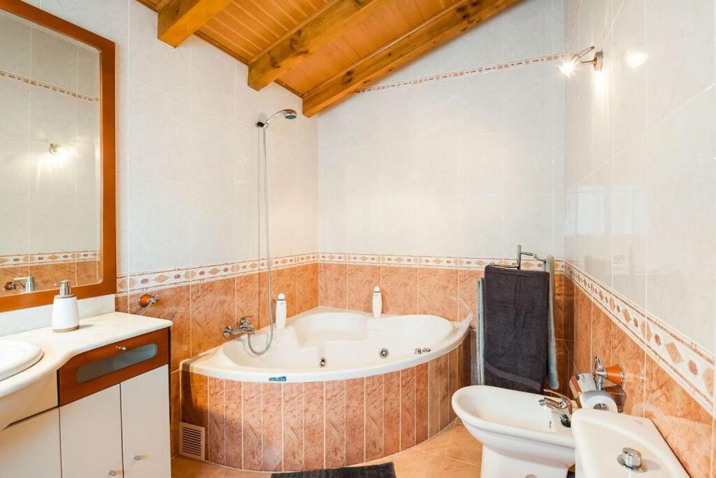 Magnifica Casa Con Jardin, Bbq E Hidromasaje Villa เลทา ภายนอก รูปภาพ